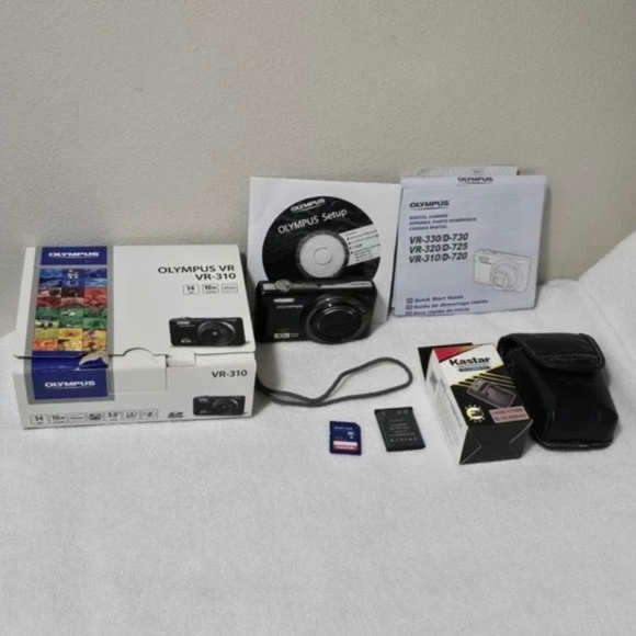 DIGITAL CAMERA